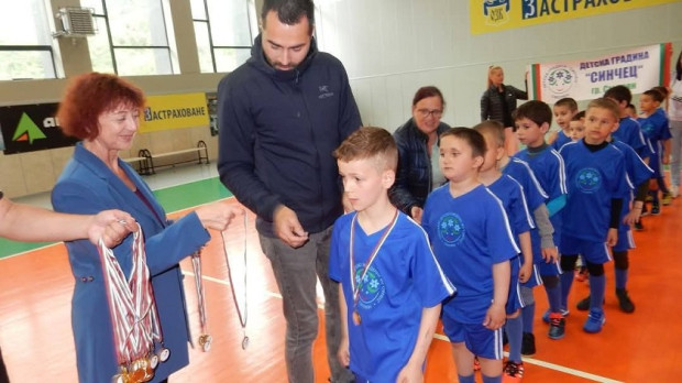 Малчугани от седем детски градини в Смолян се състезаваха във футболен турнир
