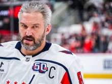 Каролина на успех от полуфинал в NHL, Овечкин изпревари Лемьо