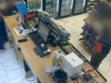 Заподозреният в серийни кражби на кутии за дарения е бил обявен за общодържавно издирване