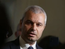 "Възраждане" настоява за оставката на Киселова