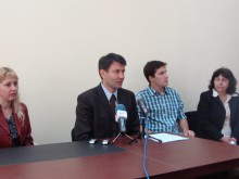 Асен Блатечки и ученици от ЕГ "Иван Вазов" ще засадят 28 дървета