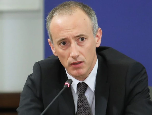 Министър Вълчев настоява кметовете да не могат еднолично да обявяват неучебни дни