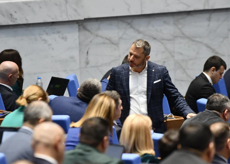 Темата "Боташ" влиза отново в дневния ред на парламента, изслушват трима енергийни министри