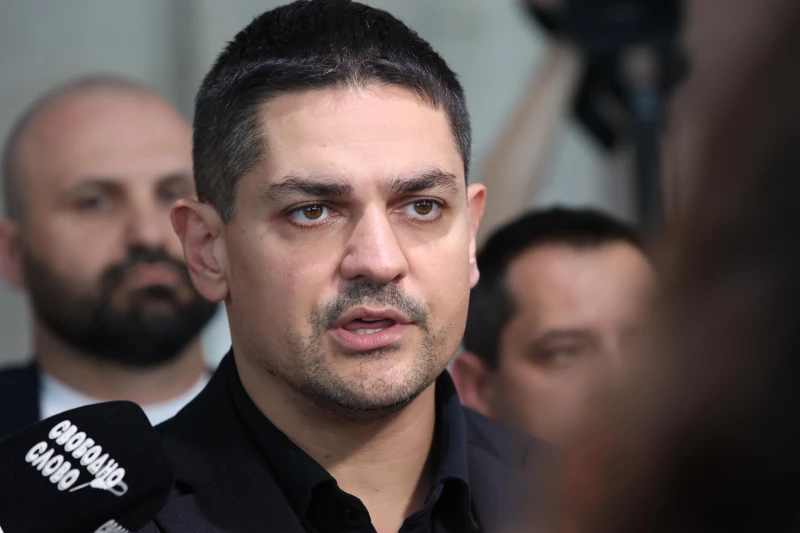 Радостин Василев: Киселова показва юридическа неграмотност и престъпно поведение