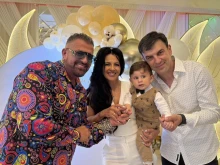 Преди 1 година, на 50-годишна възраст, тя стана майка за трети път