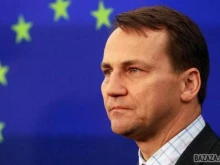 Сикорски: Варшава няма да изпрати войските си в Украйна, но ще помогне на мироопазващата мисия