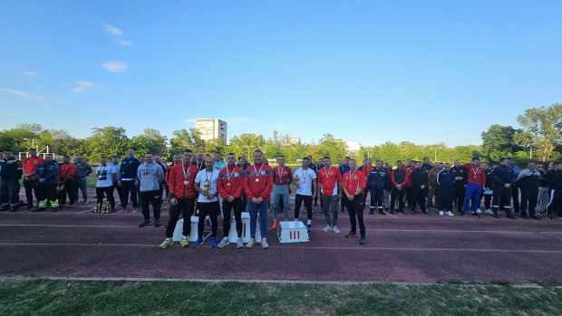 Най-добрите пожарникари от областта нажежиха до червено атмосферата в Пловдив
