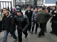 Зрелостниците пишат по вариант 2 на втората задължителна матура