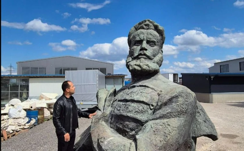 Кметът на Враца разкри кога ще бъде монтирана новата статуя на Христо Ботев 