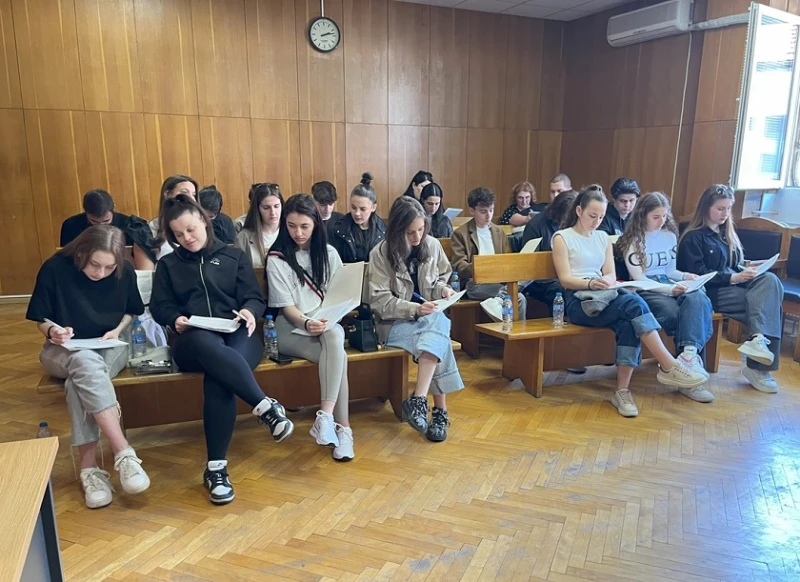 Анкета сред гимназистите в Кюстендил: Повечето ползват еднакви пароли в социалните мрежи