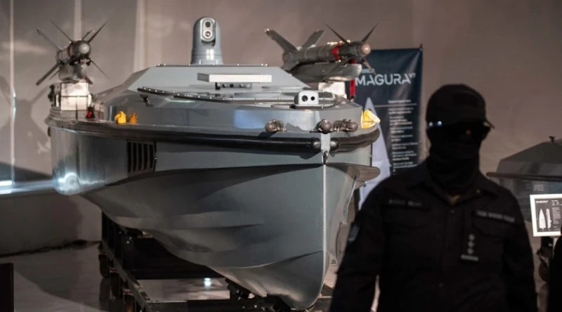 "Украинският дрон Magura V7 всява страх в Черно море": ГРУ представи безпилотния катер в Киев
