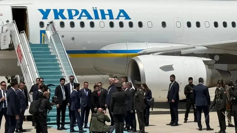 Зеленски пристигна на летището в Анкара за среща с Ердоган