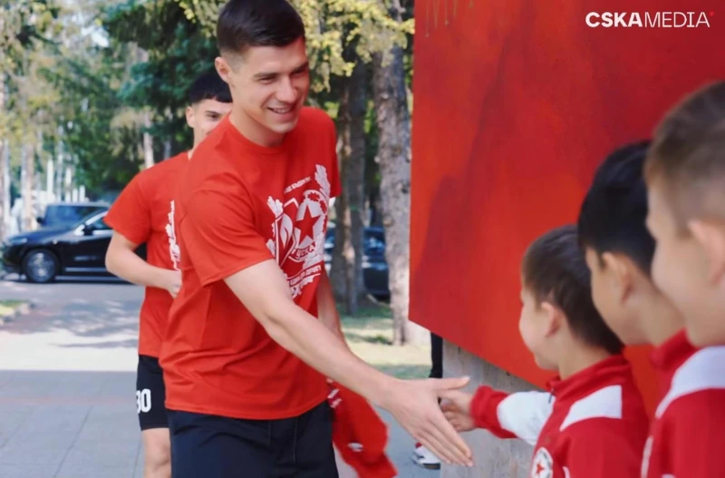 Слави Шопов сложи специална фланелка преди големия мач