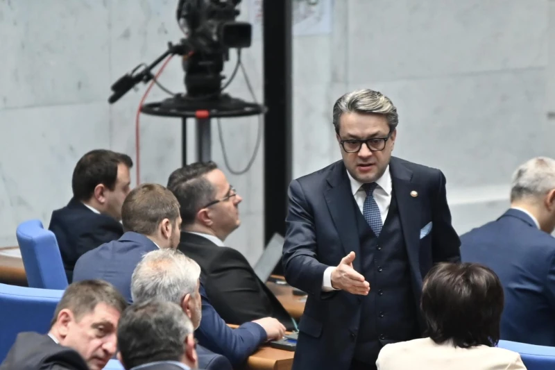 ГЕРБ-СДС: Васил Терзиев можеше да преговаря със синдикатите, да спре да се оправдава