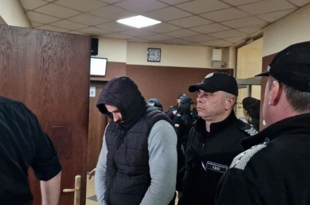В Пловдив оставиха в ареста полицая, обвинен в убийството на арестант