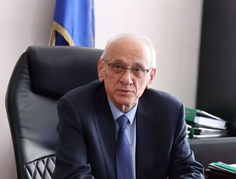 Здравният министър търси път към младите, отправи емоционално послание в Тик Ток 