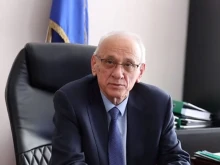 Здравният министър търси път към младите, отправи емоционално послание в Тик Ток