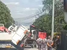 Обърната вишка затруднява движението по столичната ул. "Суходолска"
