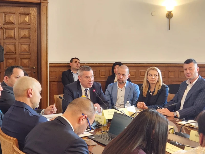 Министър Тахов: В ход е учредяването на "Магазин за хората" ЕАД