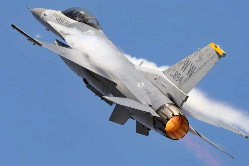 Норвегия обяви кога обещаните изтребители F-16 ще бъдат предадени на Украйна