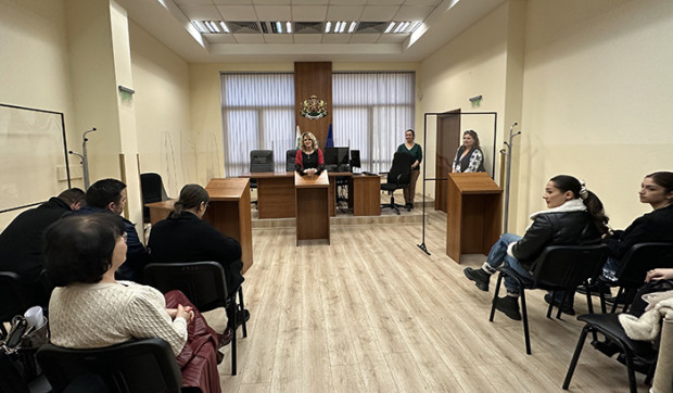 Бъдещи юристи на практика в Административния съд във Варна