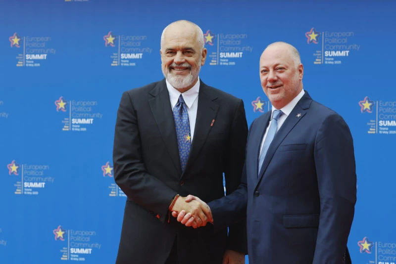 Росен Желязков пристигна в Тирана