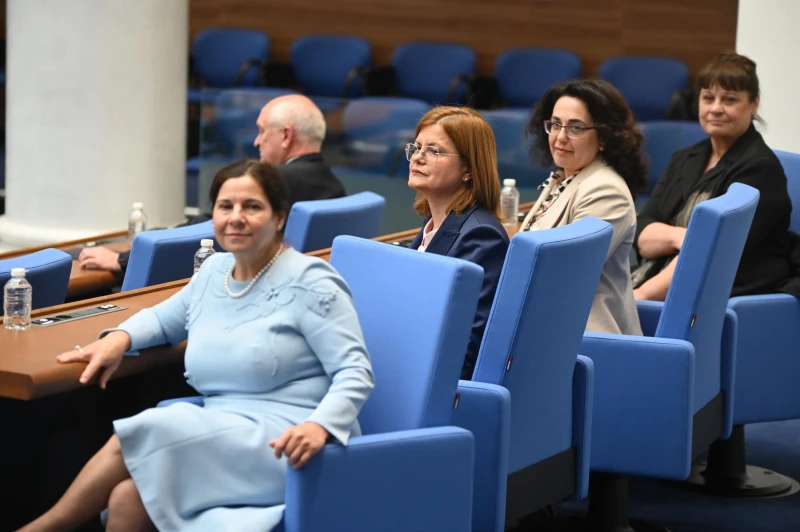 Двама потенциални служебни премиери - парламентът избра заместник-председатели на Сметната палата