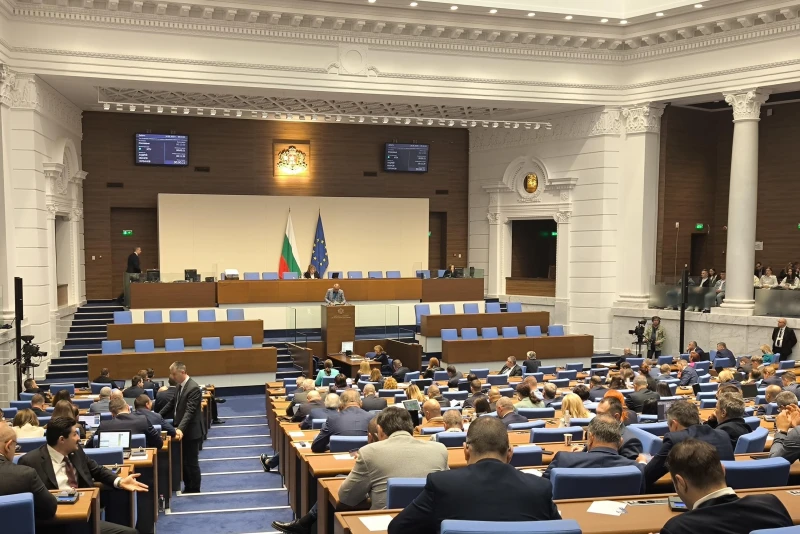Окончателно: Парламентът отлага за неопределено време либерализацията на пазара на ток за бита