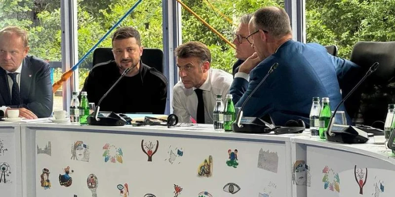 Зеленски, Макрон, Мерц, Стармър и Туск проведоха телефонен разговор с Тръмп