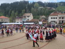 Празник на хората събира стотици танцьори от страната в Чепеларе