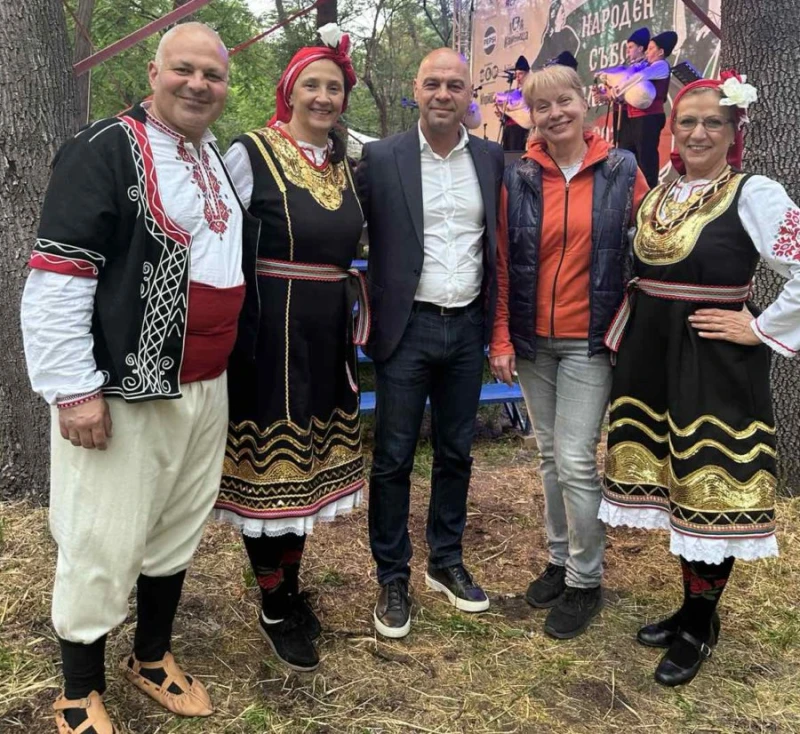 Хиляди изпълнители превръщат парк "Лаута" в символ на българските традиции