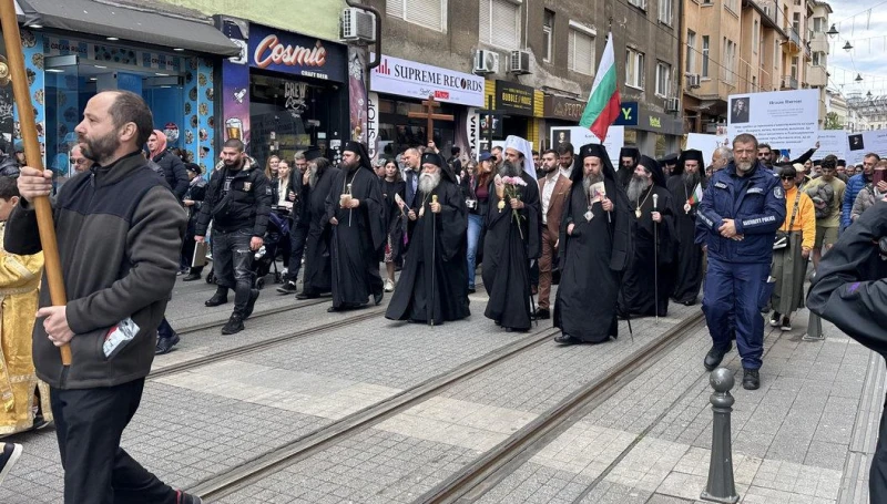 Патриархът се включи в шествието в подкрепа на изучването на религията в училище 