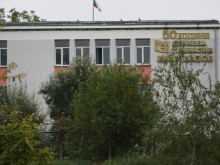 Асен Блатечки и ученици от ЕГ "Иван Вазов" садят 28 дървета днес