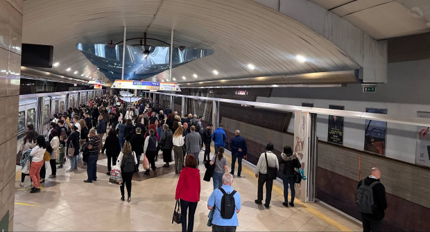 Протестът на наземния градски транспорт продължава и днес но метрото в