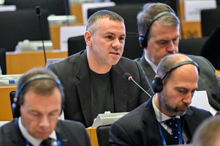 Ицо Хазарта: В българския парламент се бориш някой да не хвърли дъвка по теб, в Брюксел тези изцепки не минават