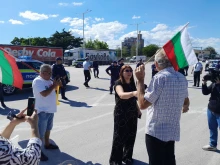 Протестиращи срещу еврото опитаха да затворят "Кулата"