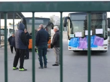 Стачкуващ шофьор: Няма ли споразумение, автобусите няма да помръднат. Дори и за матурите!