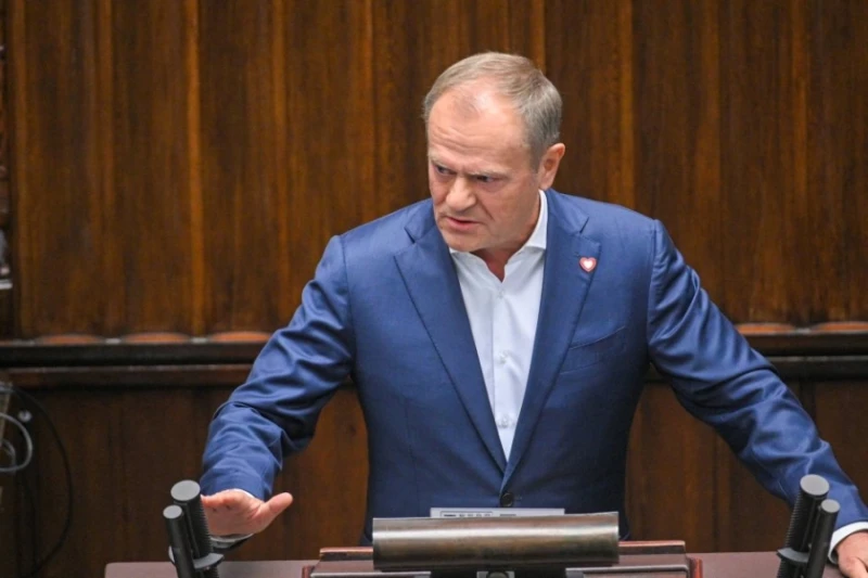 Туск поздрави новия президент на Румъния