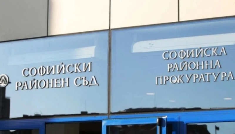 Съдът задържа под стража граждани на Ирак, ползвали неистински документ пред служител на летището в София
