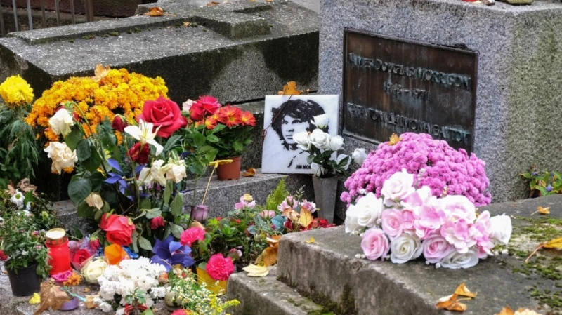 37 години по-късно: Намериха бюста на Джим Морисън, който бе откраднат от гроба му в Париж