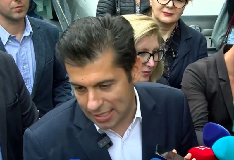 Софиянци се събраха в подкрепа на столичния кмет. Кирил Петков: Финансирането ще дойде от нашите данъци, ГЕРБ се правят на спасители
