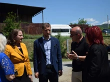 Фокус върху грижата за уязвими групи! Деница Сачева и Стефан Апостолов в Симитли