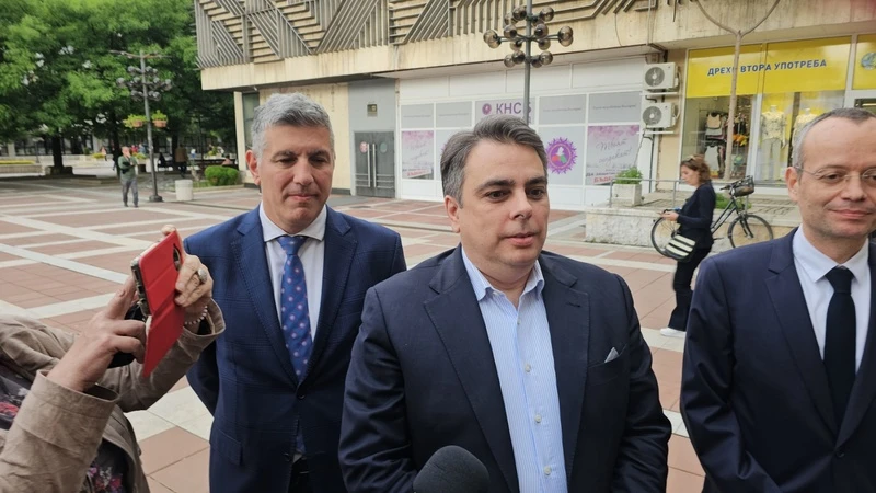 Асен Василев: 15 млн. лв. не са спасение за транспортната криза в София