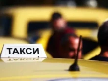 Софиянец плати 5000 лева на таксиметрова компания да вози безплатно възрастни хора и деца