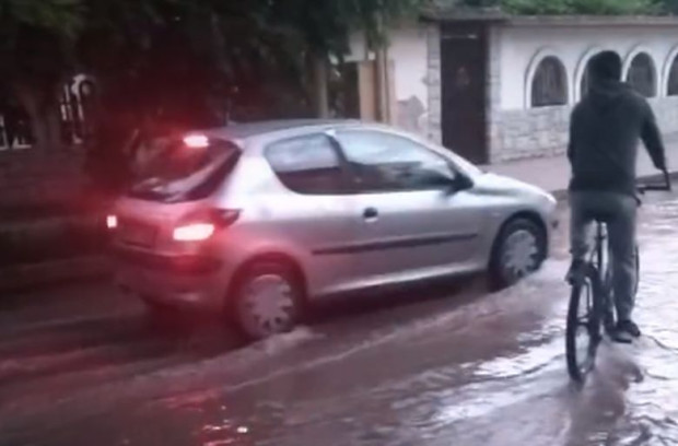 Пловдив остана без вода снощи, проблемът продължава и днес