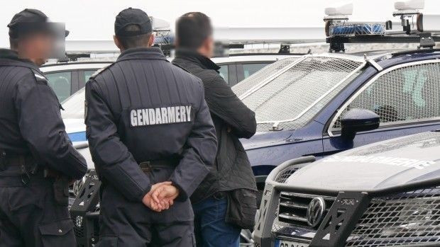 Вчера около 10 часа в близост до магазин ММ служители