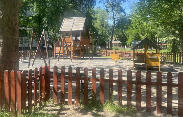 Нов фитнес в междублоково пространство на ул Крумово напълно обновени