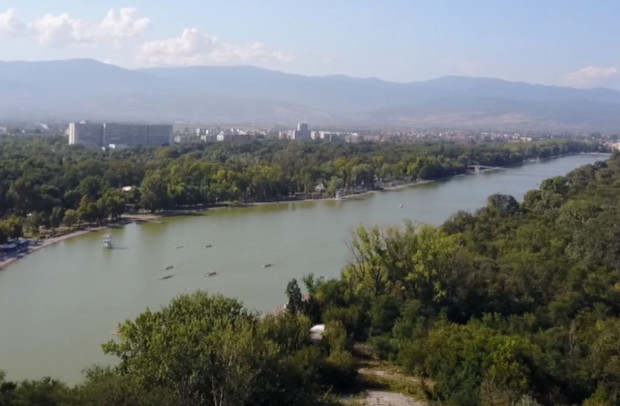 С ограждения затварят Гребната база в Пловдив