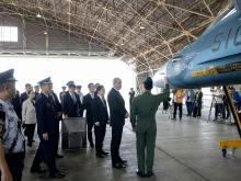 Президентът Радев разгледа изтребител F-2 в японската авиобаза "Хякури"