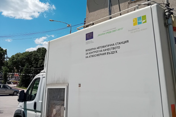 Качеството на атмосферния въздух в град Дебелец проверяват експерти от
